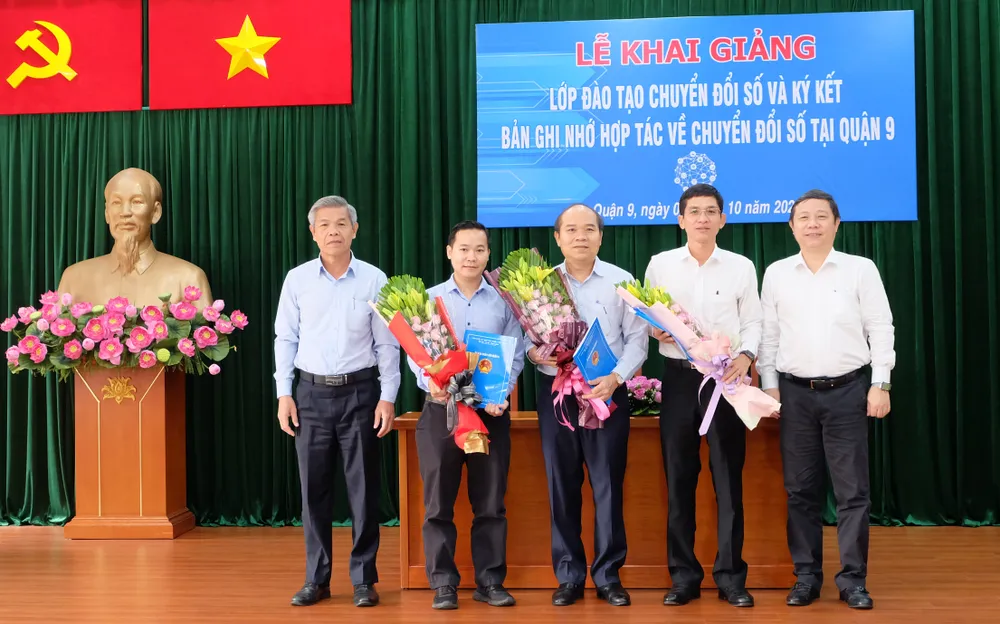 Tập trung nhóm nhiệm vụ, giải pháp chuyển đổi số trên các lĩnh vực được người dân quan tâm ảnh 2