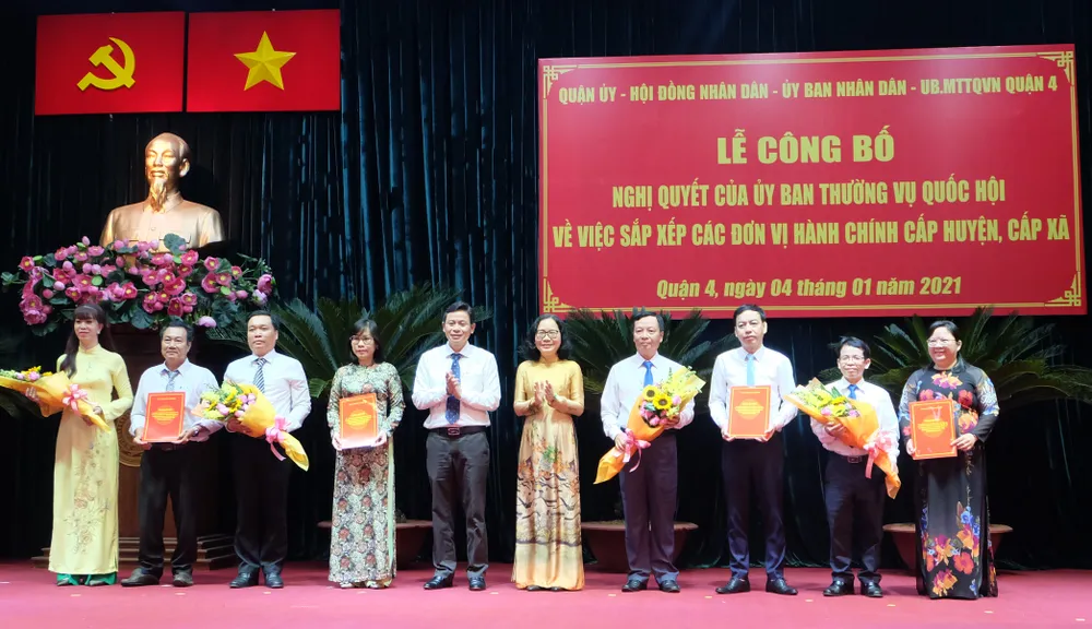 Tập trung hỗ trợ tối đa người dân chuyển đổi giấy tờ khi sáp nhập phường ảnh 2