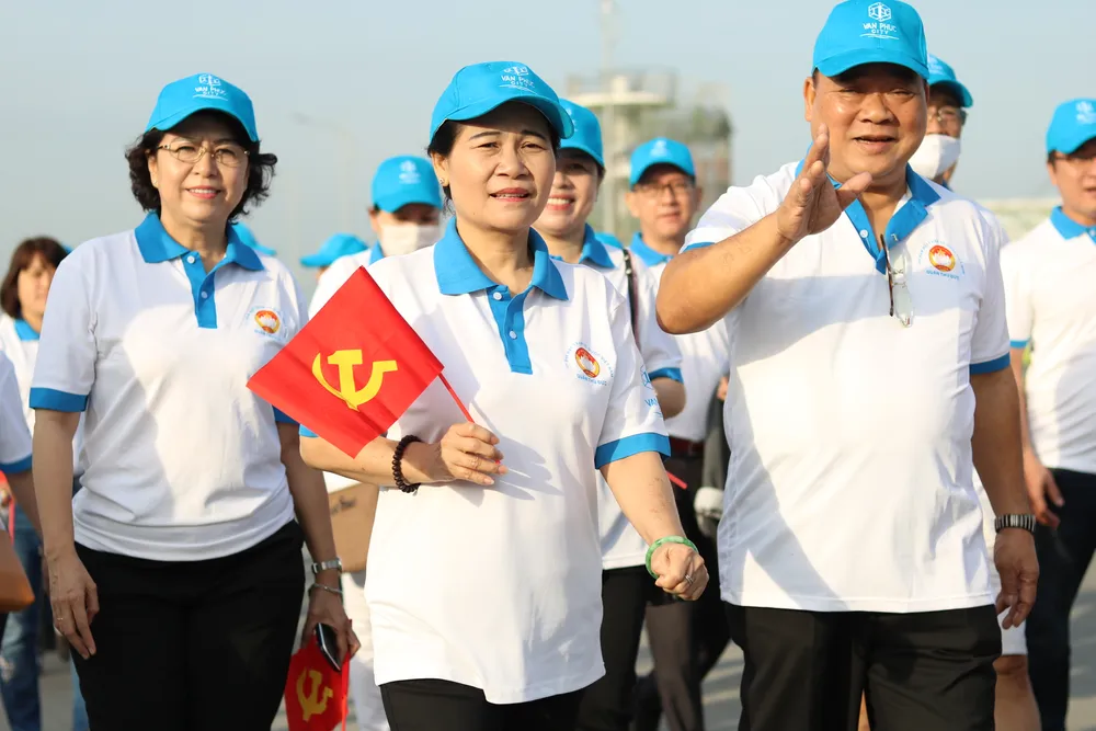 Chương trình đi bộ đồng hành “Thủ Đức nghĩa tình” quyên góp 3,9 tỷ đồng chăm lo cho người nghèo ảnh 1