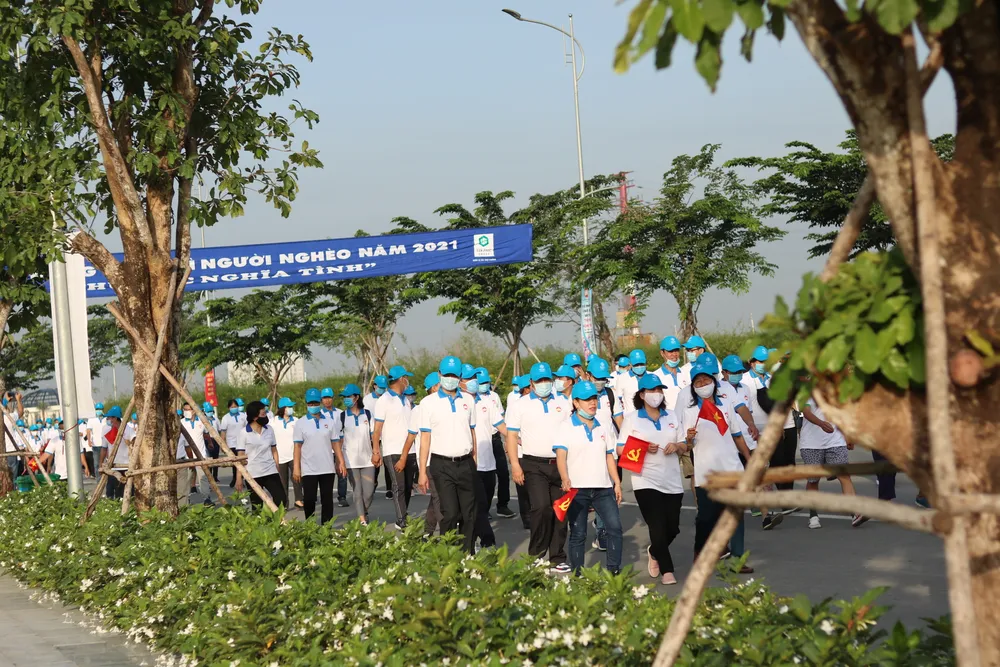 Chương trình đi bộ đồng hành “Thủ Đức nghĩa tình” quyên góp 3,9 tỷ đồng chăm lo cho người nghèo ảnh 3