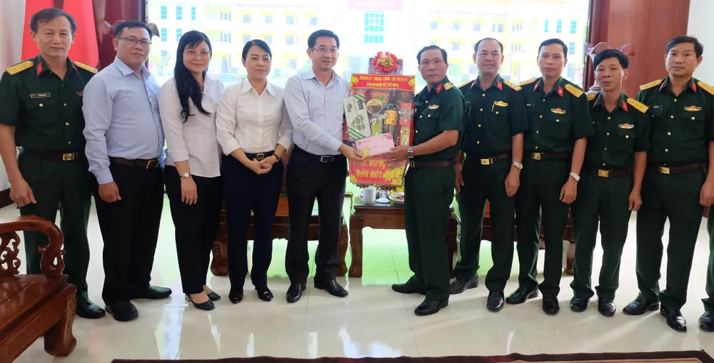 Lãnh đạo TPHCM chúc tết lực lượng vũ trang  ​ ảnh 1