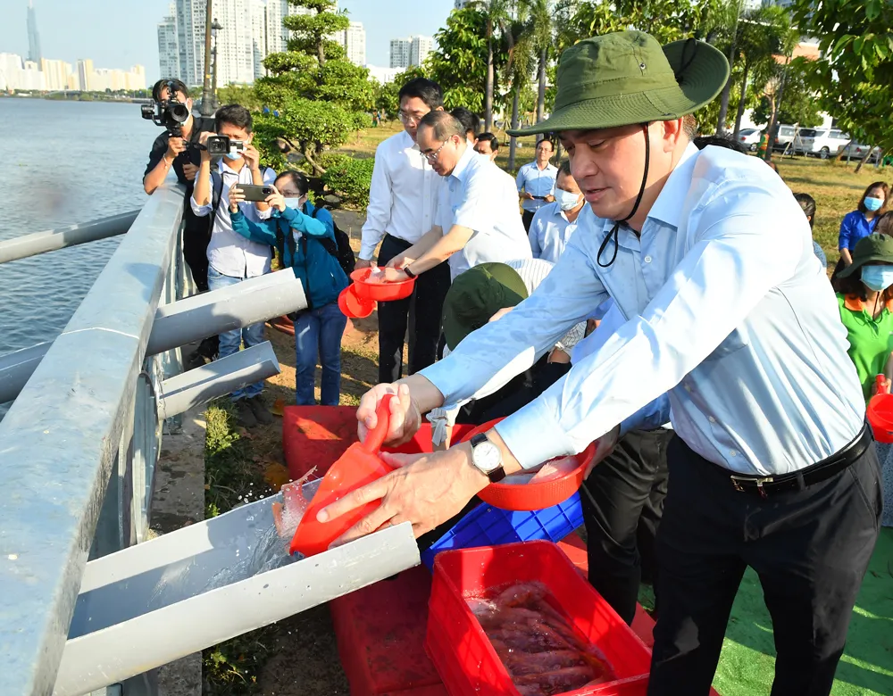 TP Thủ Đức phát động, ra quân trồng cây xanh, dọn dẹp vệ sinh môi trường ảnh 7