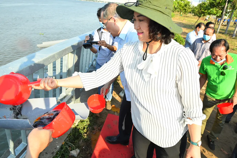 TP Thủ Đức phát động, ra quân trồng cây xanh, dọn dẹp vệ sinh môi trường ảnh 6