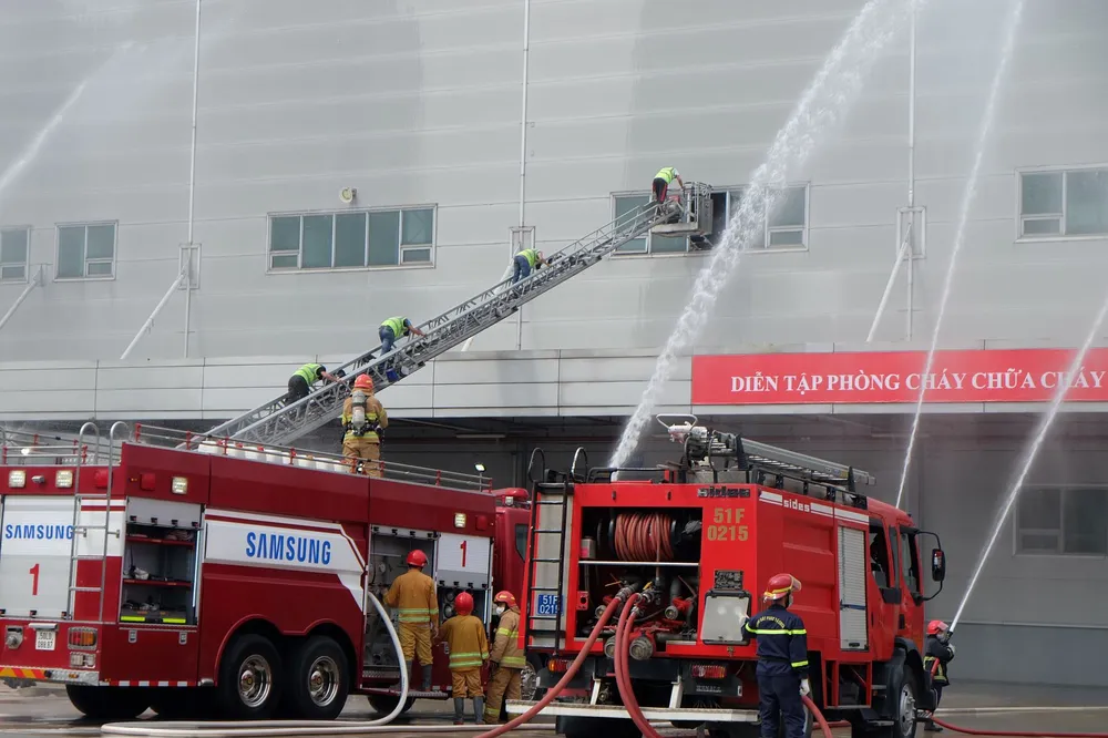 Diễn tập phương án phòng cháy chữa cháy tại Công ty Điện tử Samsung ảnh 3