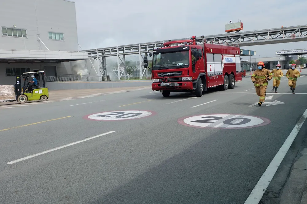 Diễn tập phương án phòng cháy chữa cháy tại Công ty Điện tử Samsung ảnh 1