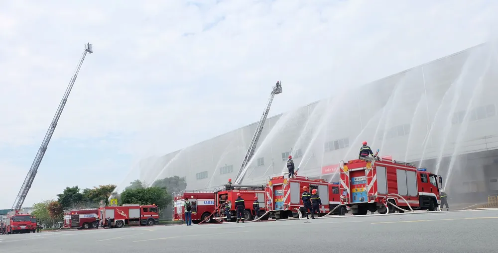 Diễn tập phương án phòng cháy chữa cháy tại Công ty Điện tử Samsung ảnh 4