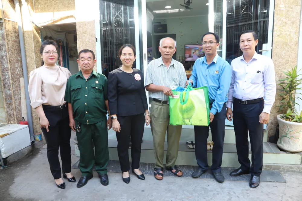 Vận động nhân dân hiến đất mở rộng hẻm ảnh 1