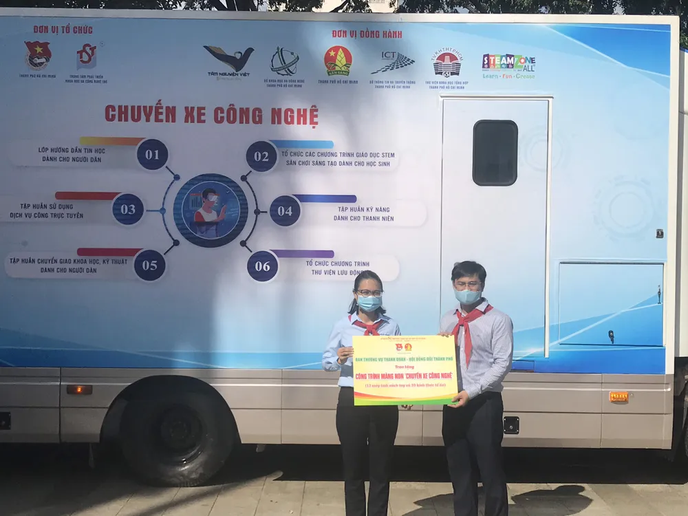 Phòng học di động với nhiều tiện ích phục vụ học sinh và người dân TPHCM ảnh 1