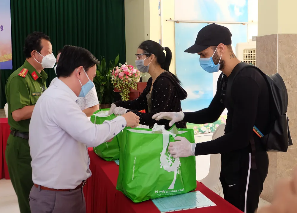 Cảm ơn con người Việt Nam! ảnh 2