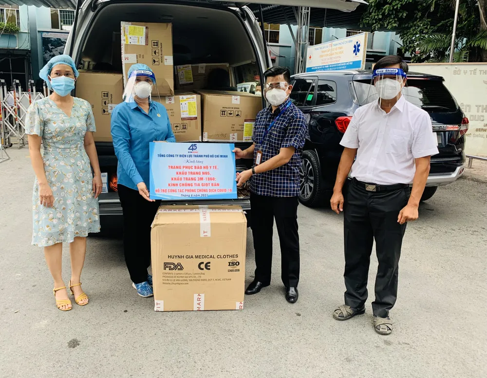 Đảng viên EVNHCMC ủng hộ 470 triệu đồng để chống dịch ảnh 1