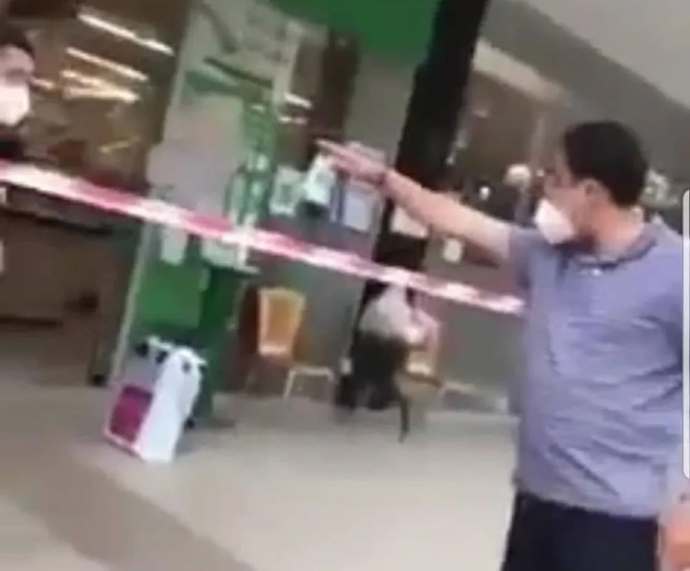 Vụ người đàn ông xưng là “Ban chỉ đạo quận 7”: Củng cố hồ sơ, trình Ban Giám đốc Công an TPHCM ảnh 1