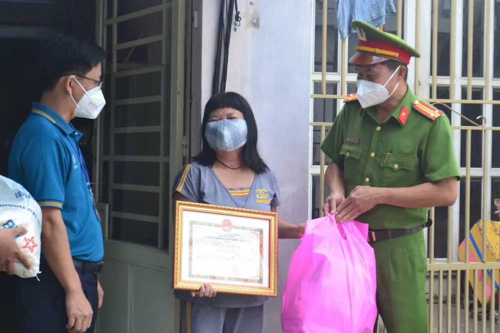 TP Thủ Đức: Một phường có 1.376 người dân từ chối nhận gói hỗ trợ để nhường người khó khăn hơn ảnh 3