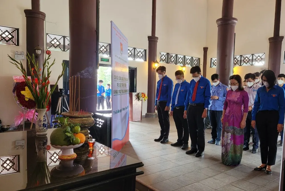 Tuyên dương 174 gương “Cán bộ, công chức, viên chức trẻ, giỏi, thân thiện”  năm 2021 ảnh 1