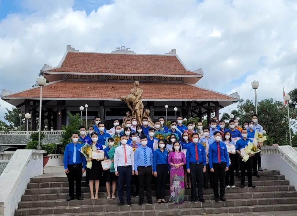 Tuyên dương 174 gương “Cán bộ, công chức, viên chức trẻ, giỏi, thân thiện”  năm 2021 ảnh 4