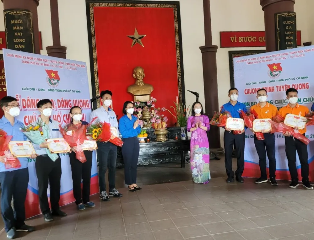 Tuyên dương 174 gương “Cán bộ, công chức, viên chức trẻ, giỏi, thân thiện”  năm 2021 ảnh 3