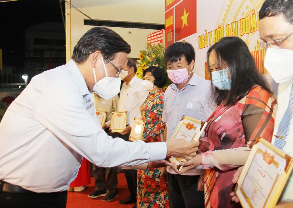 Lấy tinh thần sẻ chia trong đại dịch để xây dựng khu dân cư đoàn kết ảnh 4