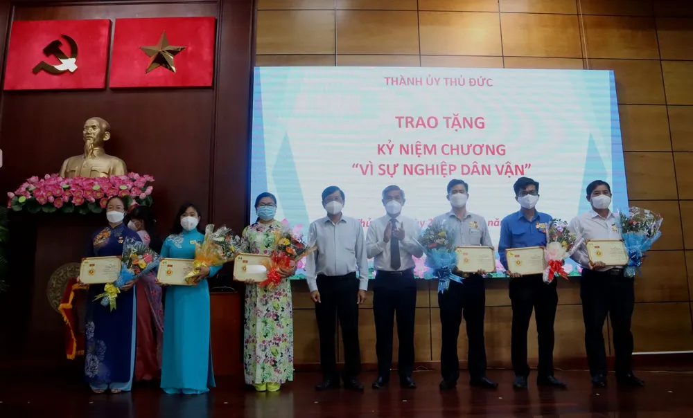 Tuyên dương 106 tập thể, 89 cá nhân điển hình “Dân vận khéo” cấp TP Thủ Đức năm 2021 ảnh 2