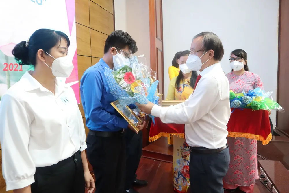 Tuyên dương 106 tập thể, 89 cá nhân điển hình “Dân vận khéo” cấp TP Thủ Đức năm 2021 ảnh 1