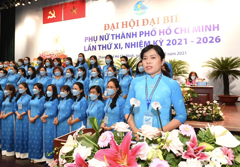 Chủ tịch Hội LHPN TPHCM Nguyễn Trần Phượng Trân phát biểu nhận nhiệm vụ. Ảnh: VIỆT DŨNG