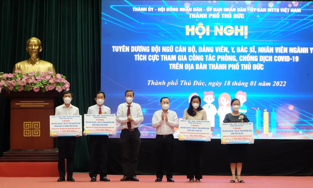 TP Thủ Đức tuyên dương 195 tập thể, cá nhân điển hình tham gia tuyến đầu chống dịch ảnh 1