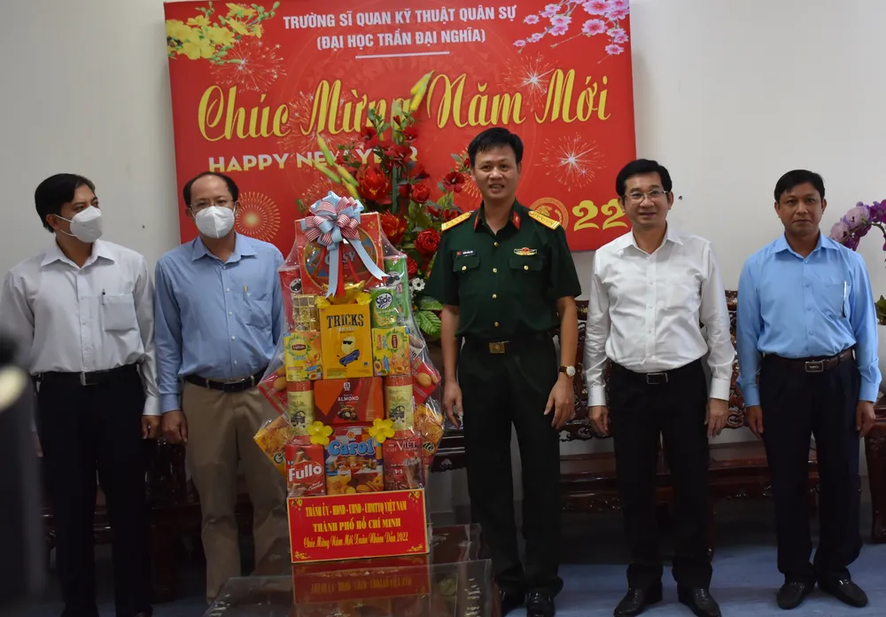 Chủ nhiệm Ủy ban Kiểm tra Thành ủy TPHCM thăm, chúc tết các đơn vị và một số gia đình tại quận Gò Vấp ảnh 1