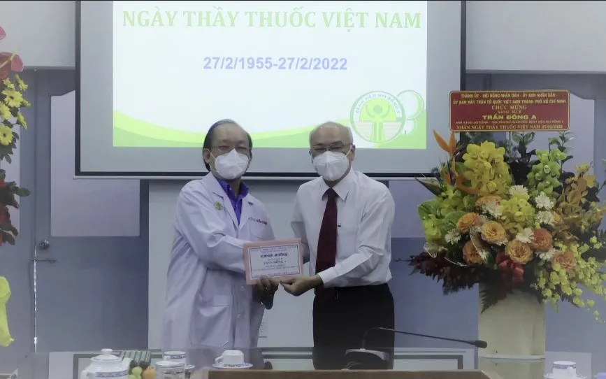 Lãnh đạo TPHCM thăm cán bộ lão thành ngành y tế ảnh 3