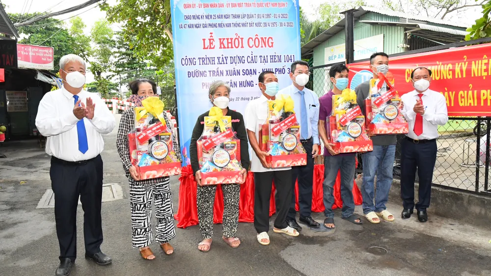 Người dân quận 7 hiến trên 2.200m² đất để thực hiện các công trình mở rộng hẻm ảnh 6