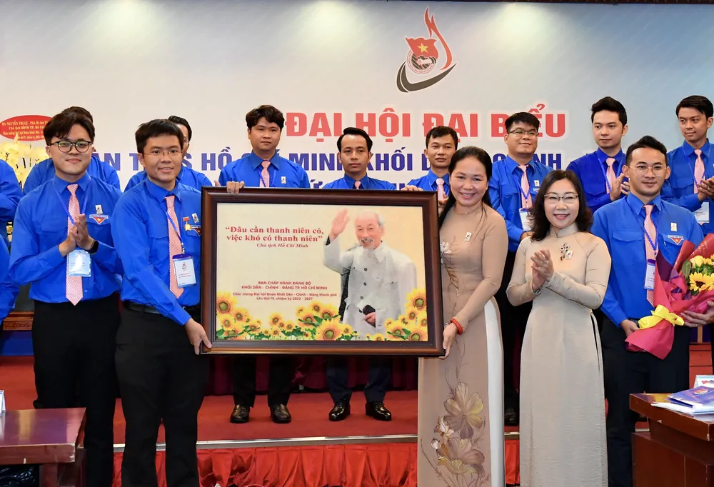 Chủ tịch HĐND TPHCM Nguyễn Thị Lệ: Mỗi cán bộ, công chức trẻ hãy chọn cho mình một khát vọng về thành phố thân yêu  ảnh 4