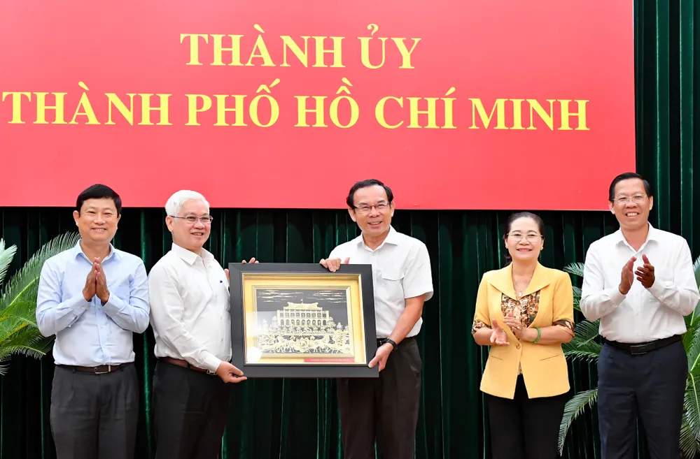 TPHCM và tỉnh Bình Dương thảo luận nhiều dự án hạ tầng giao thông ảnh 6