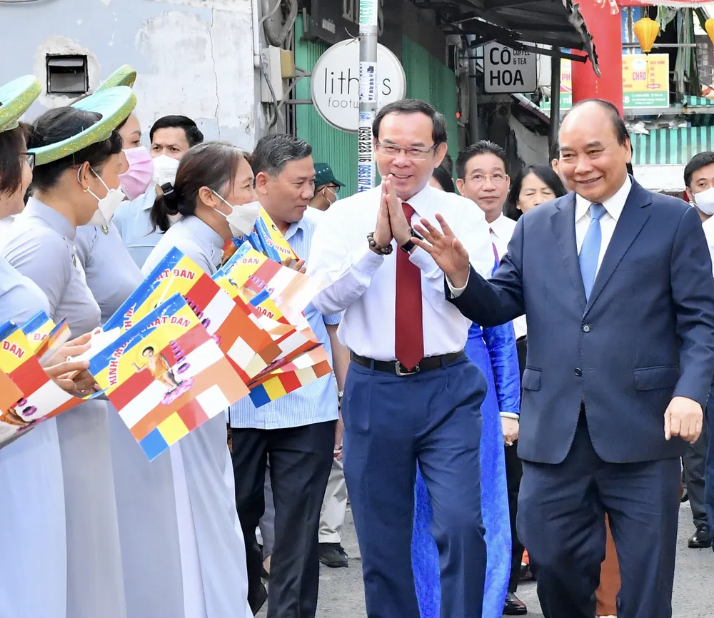 Chủ tịch nước Nguyễn Xuân Phúc thăm chức sắc Giáo hội Phật giáo Việt Nam tại TPHCM ảnh 2