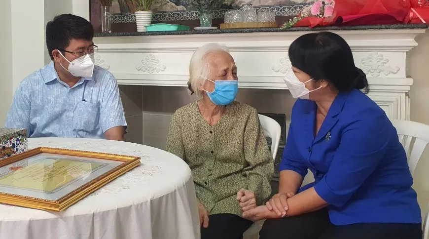 Thăm, chúc thọ người cao tuổi tiêu biểu ở TPHCM ảnh 1