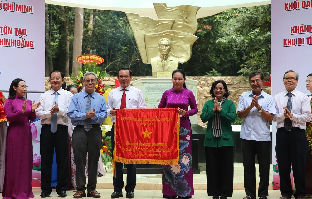 Đảng ủy khối Dân - Chính - Đảng TPHCM kỷ niệm 15 năm thành lập ảnh 8