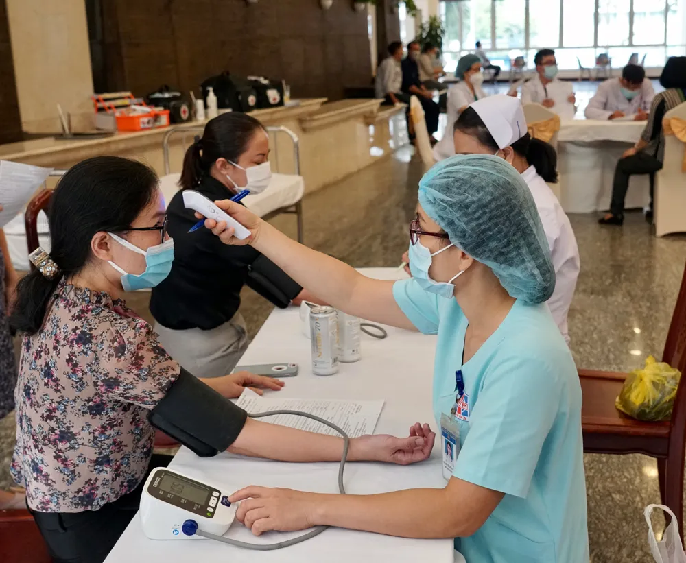 Tiêm vaccine mũi tăng cường cho đại biểu dự Hội nghị lần thứ 15 Ban Chấp hành Đảng bộ TPHCM ảnh 3