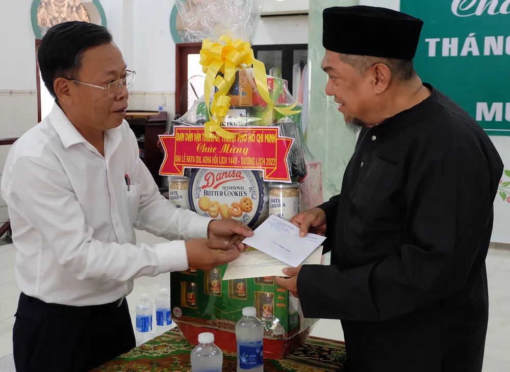 Thăm, chúc mừng cộng đồng Hồi giáo nhân Đại lễ Raya Idil Adha Hồi lịch 1443 - Dương lịch 2022 ảnh 2