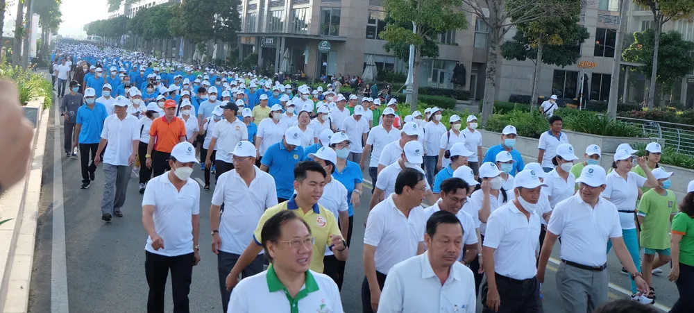 Hơn 6.000 người tham gia đi bộ đồng hành gây quỹ chăm lo an sinh xã hội ảnh 3
