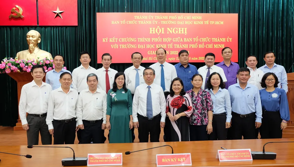 Phối hợp đào tạo cán bộ chất lượng cho khu vực công của TPHCM ảnh 4
