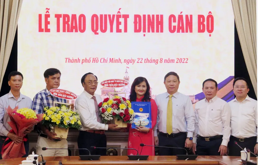 Nhà báo Bùi Hương giữ chức Phó Tổng Biên tập phụ trách Tạp chí Khoa học Phổ thông ảnh 1