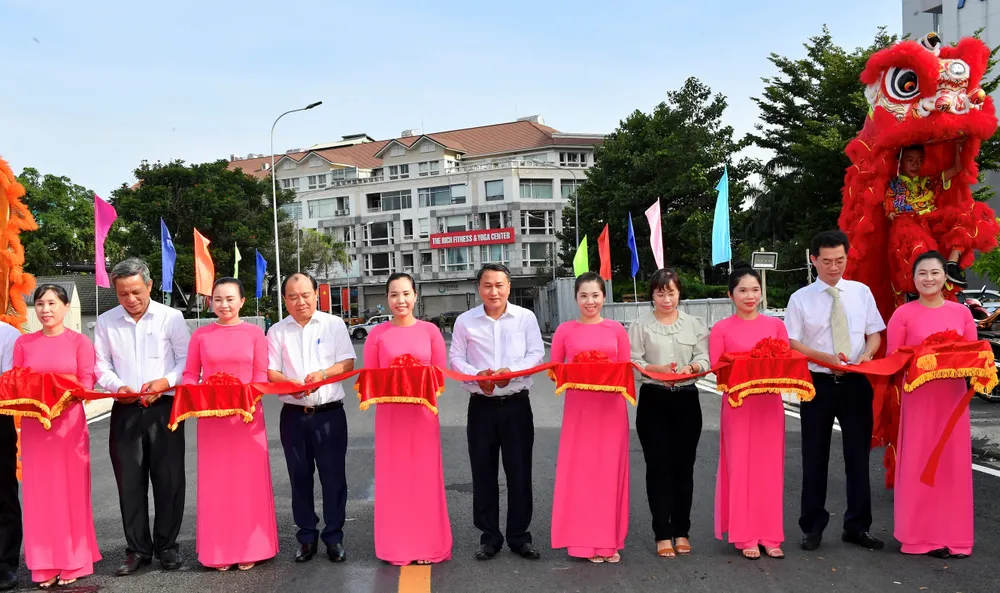 Quận 7 thông xe tuyến đường 100 tỷ đồng từ nguồn xã hội hóa ảnh 1