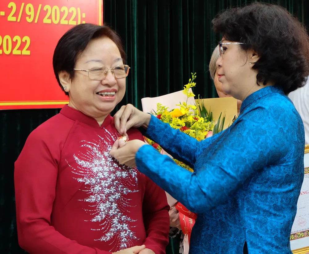 TPHCM trao Huy hiệu Đảng cho các đảng viên cao tuổi Đảng đợt 2-9 ảnh 4
