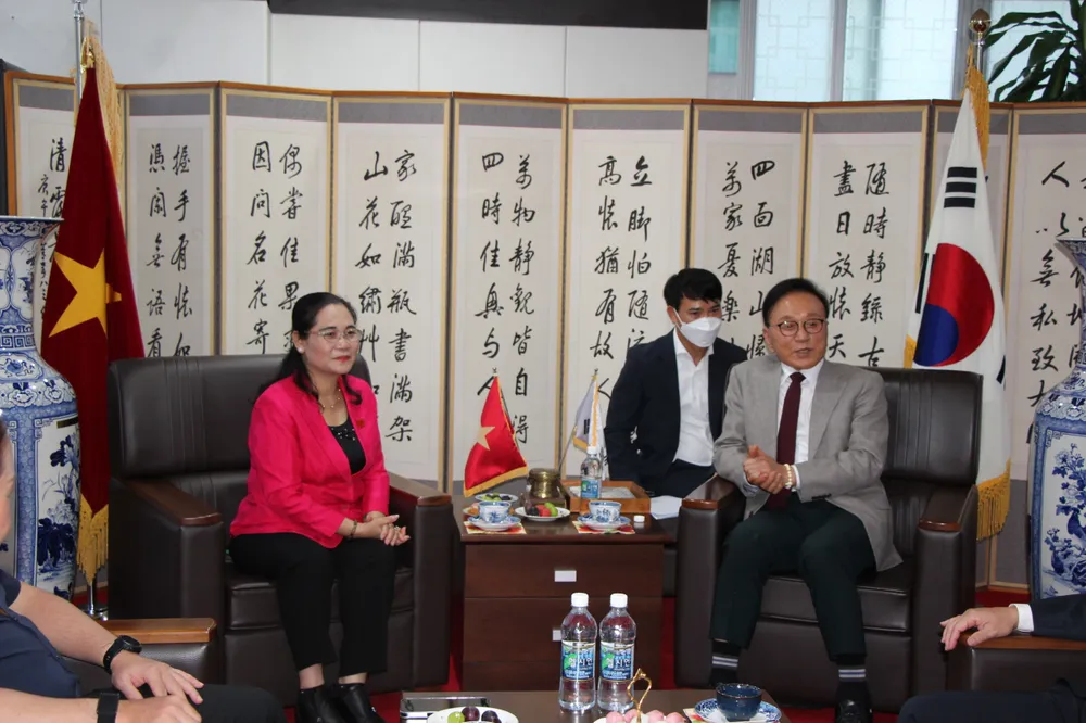 Xây dựng các chương trình hợp tác phát triển TPHCM thành đô thị thông minh ảnh 2