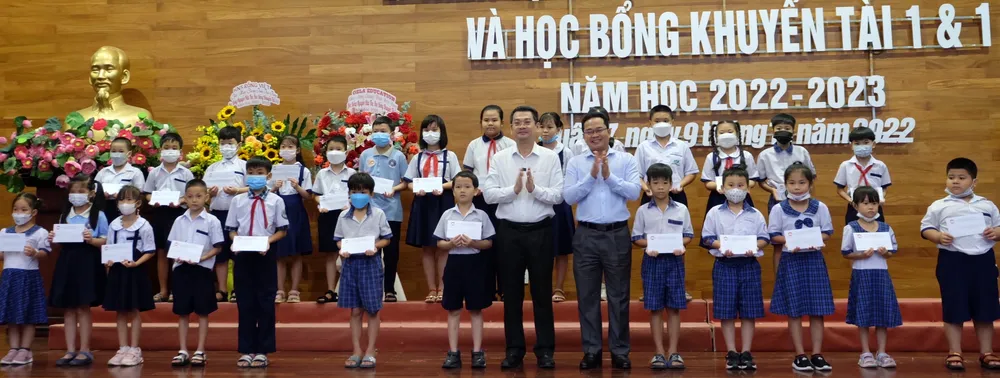 Quận 7 trao học bổng cho hơn 630 học sinh, sinh viên  ảnh 1