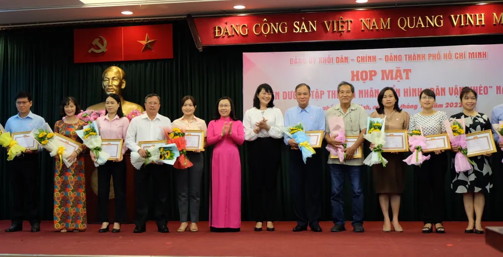 Đảng ủy Khối Dân - Chính - Đảng TPHCM tuyên dương 118 tập thể, cá nhân điển hình “Dân vận khéo” năm 2022 ảnh 3
