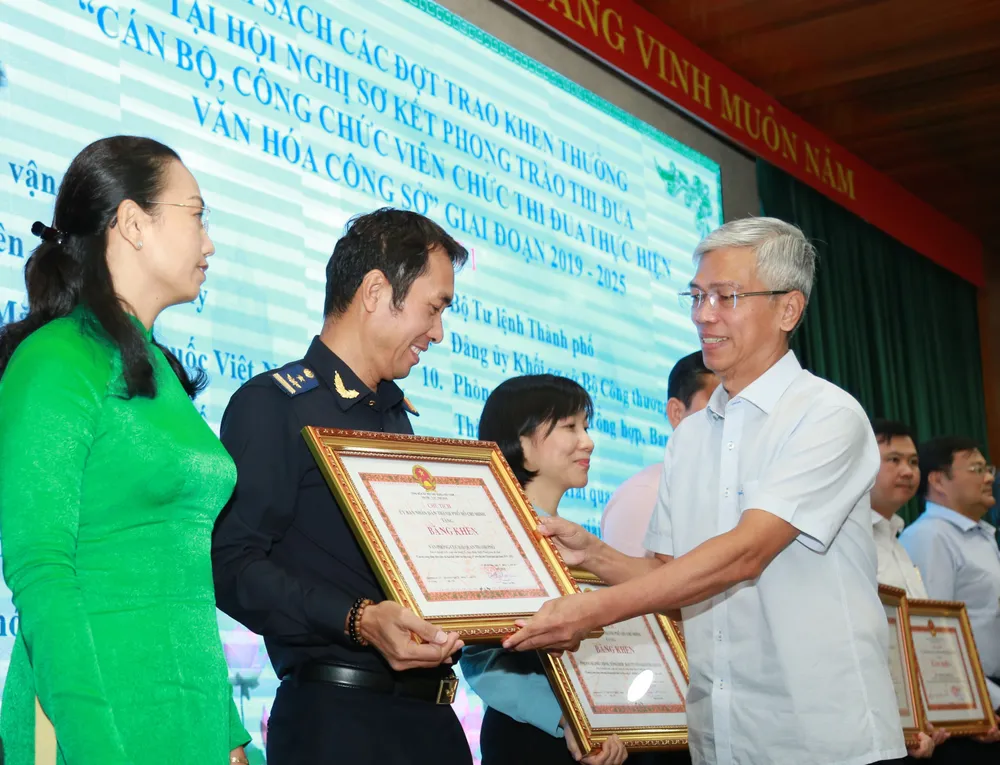 Chấn chỉnh thái độ thờ ơ, vô cảm trước những khó khăn của người dân ảnh 2