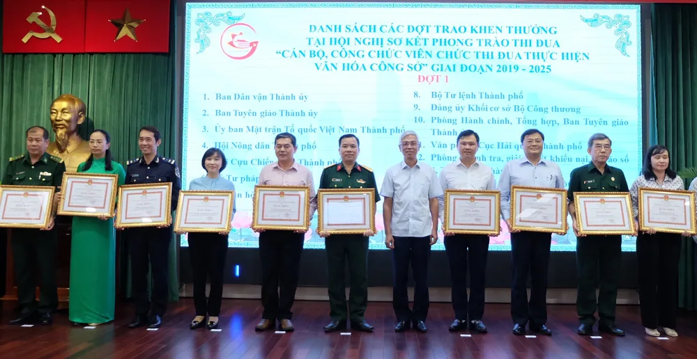 Chấn chỉnh thái độ thờ ơ, vô cảm trước những khó khăn của người dân ảnh 3