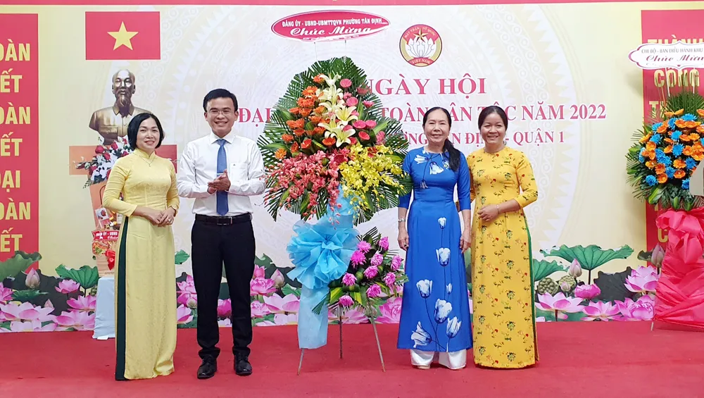 Chủ động nắm sát tình hình của bà con khu phố để giúp đỡ kịp thời ảnh 1