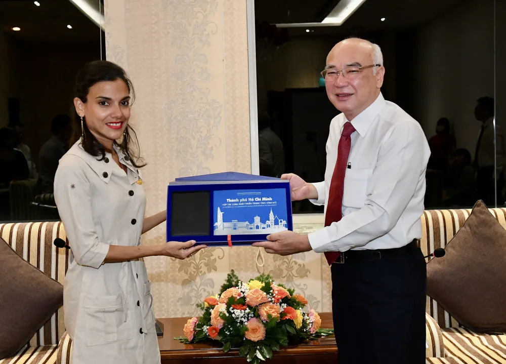 Trưởng Ban Tuyên giáo Thành ủy TPHCM tiếp đoàn Báo Granma của Cuba ảnh 2