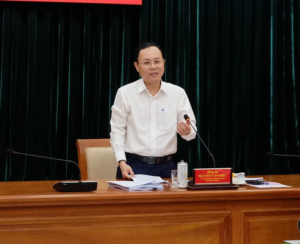 Phó Bí thư Thành ủy TPHCM Nguyễn Văn Hiếu phát biểu tại buổi làm việc. Ảnh: THU HƯỜNG