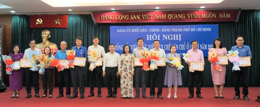 Các tập thể có thành tích trong thực hiện tốt quy chế dân chủ ở cơ sở năm 2022 nhận giấy khen của Ban Thường vụ Đảng ủy khối trao tặng Các tập thể có thành tích trong thực hiện tốt quy chế dân chủ ở cơ sở năm 2022 nhận giấy khen của Ban Thường vụ Đảng ủy khối trao tặng