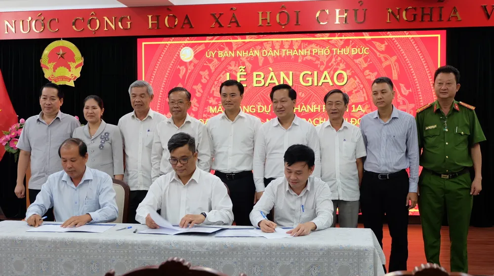 Các đơn vị ký kết bàn giao mặt bằng dự án thành phần 1A, đoạn Tân Vạn - Nhơn Trạch, giai đoạn 1, thuộc dự án vành đai 3