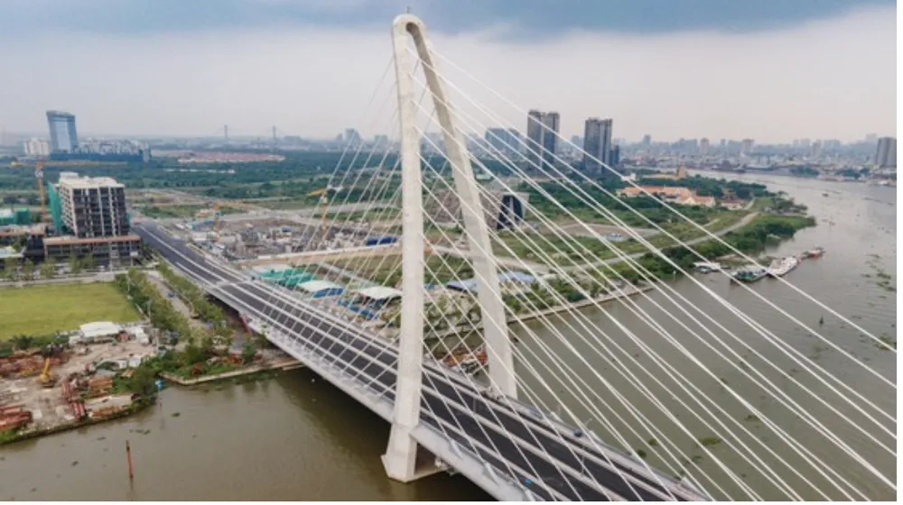 Cầu Ba Son góp phần hoàn thiện mạng lưới giao thông trục chính, tăng cường kết nối khu vực Trung tâm Thành phố với Khu đô thị mới Thủ Thiêm. Ảnh: DŨNG PHƯƠNG